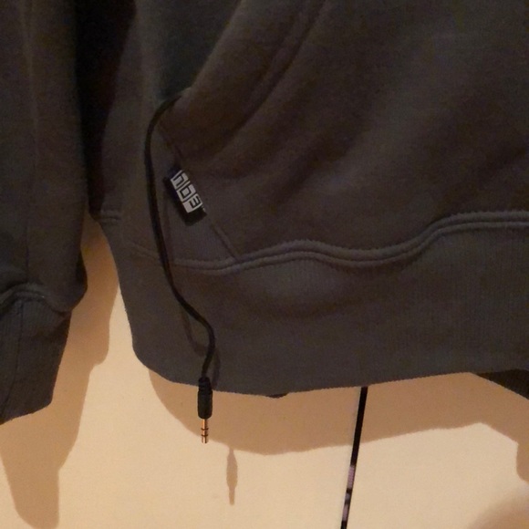 Hoodie with built in earphones - Picture 4 of 5
